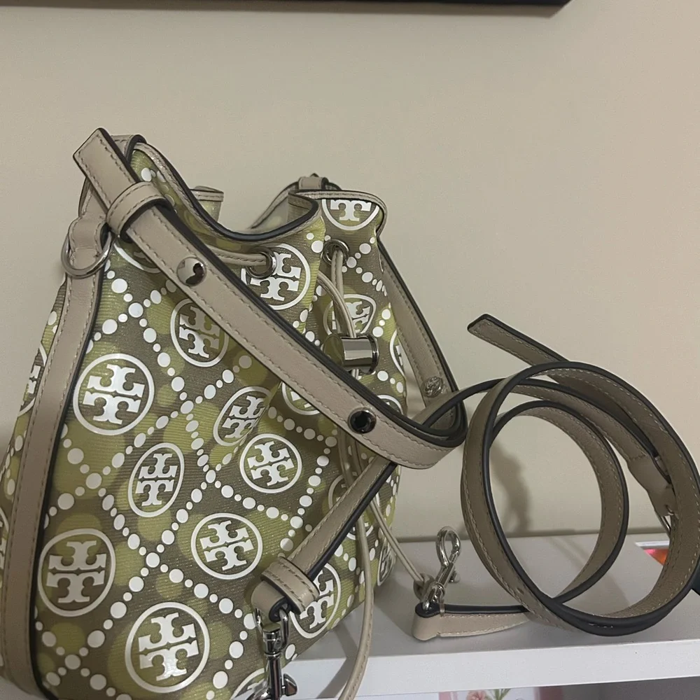 Tory Burch T Monogram Mesh Dot Bucket Bag
T Monogram Mesh Dot Bucket Bag - Picture 3 of 9